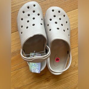Mood pop Cream Imitation Crocs Size 9